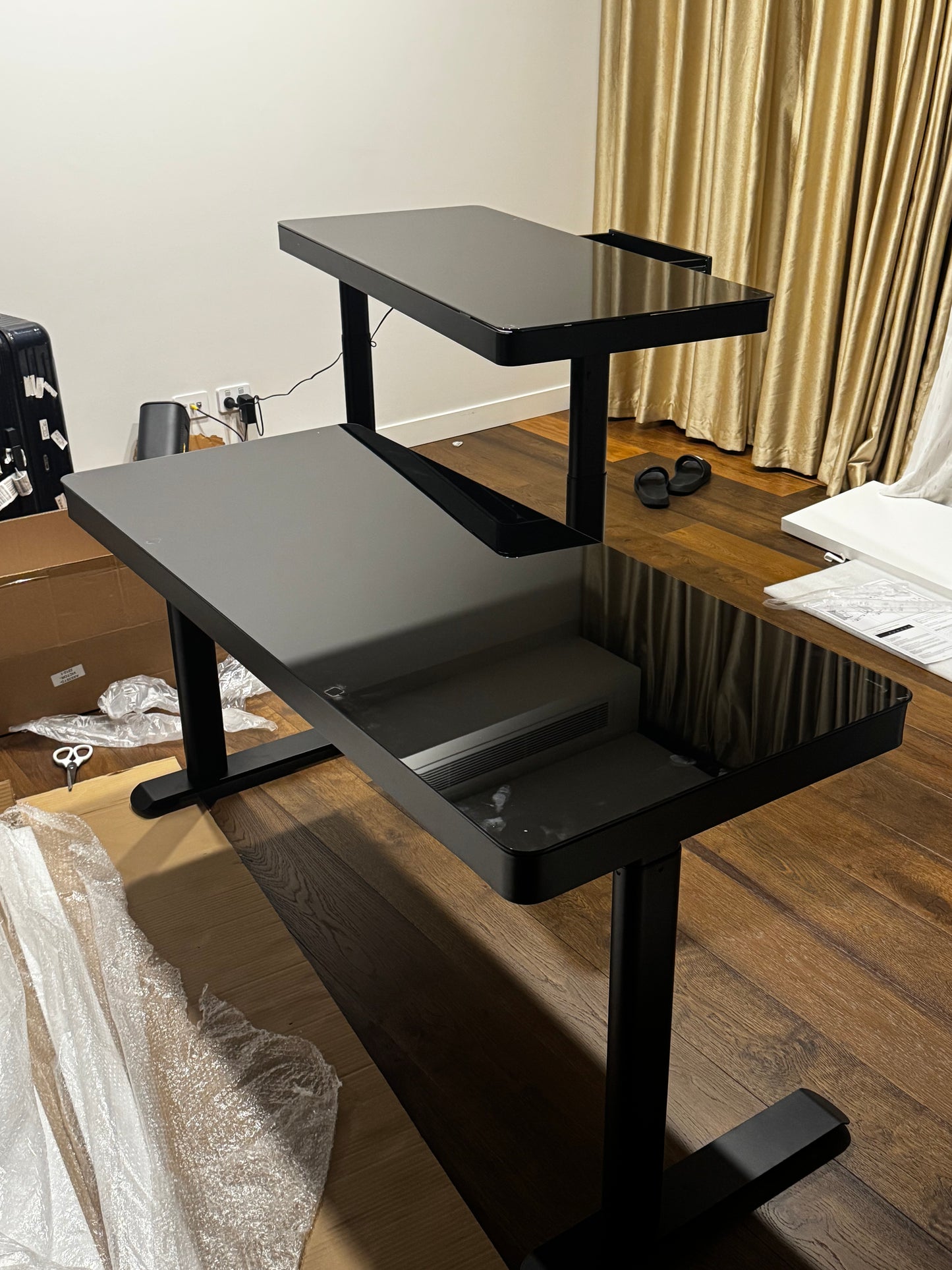Black Tempered Glass Electric Height-Adjustable Smart Desk for Office and Study (1.4m)