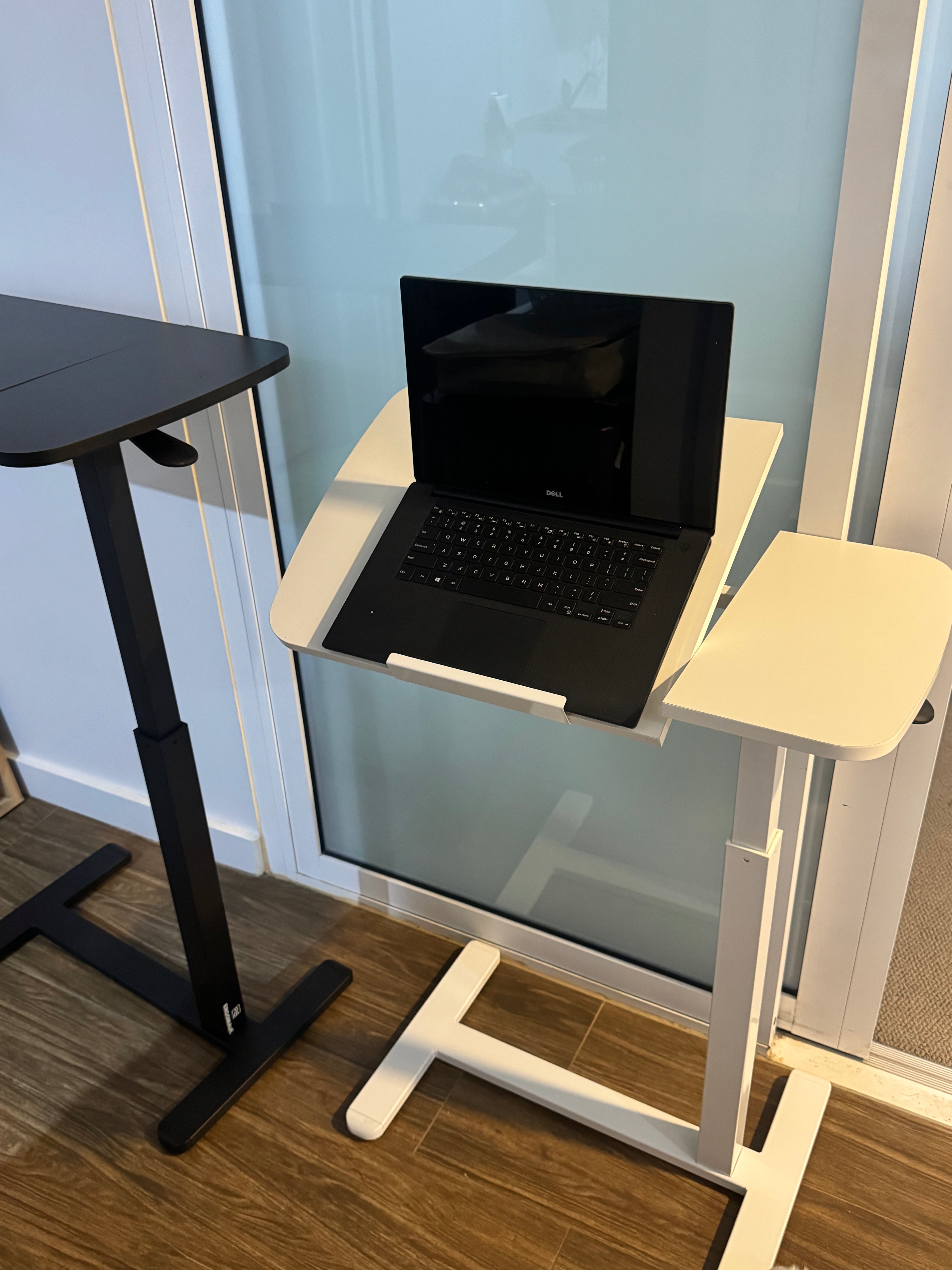 White Height-Adjustable Mobile Bedside Table – Compact & Flexible