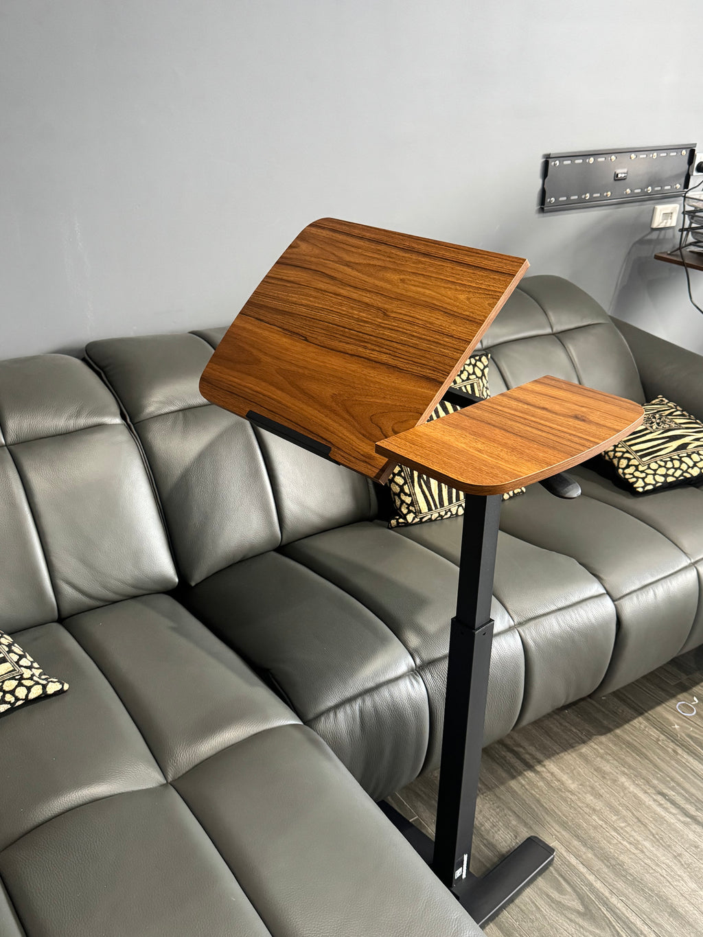 White Height-Adjustable Mobile Bedside Table – Compact & Flexible